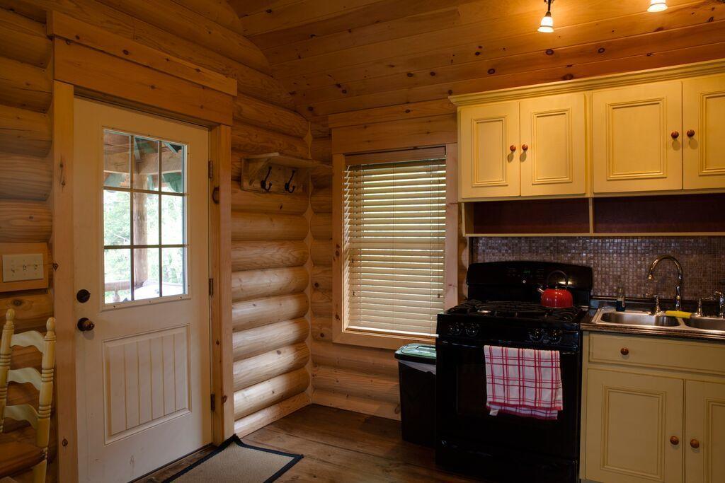 Lake Parlin Lodge & Cabins West Forks Room photo