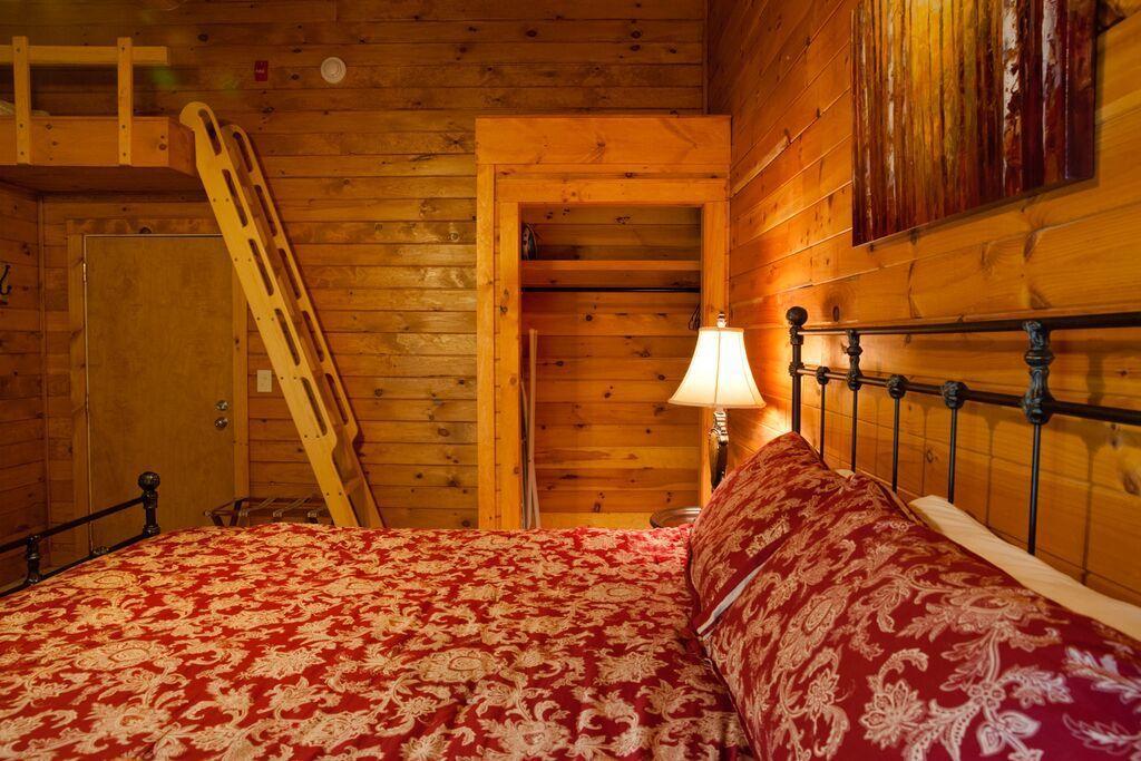 Lake Parlin Lodge & Cabins West Forks Room photo
