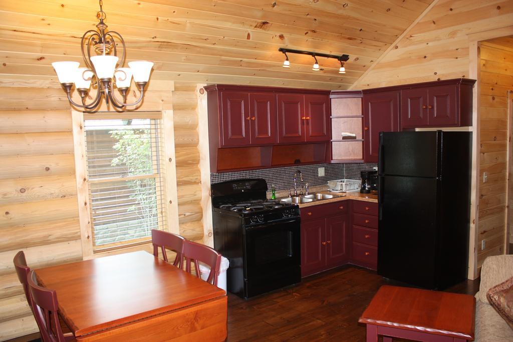 Lake Parlin Lodge & Cabins West Forks Room photo