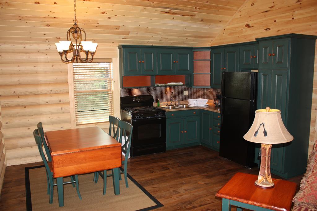 Lake Parlin Lodge & Cabins West Forks Room photo