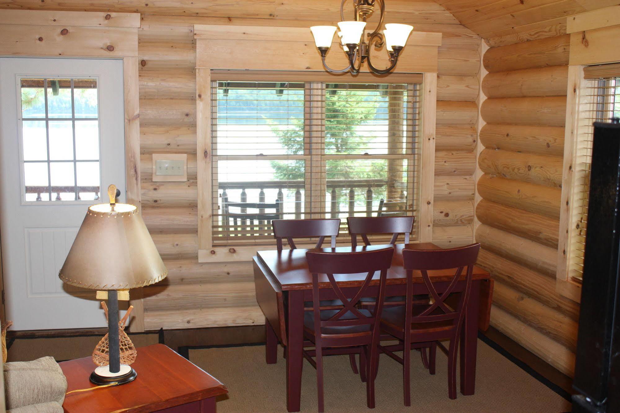 Lake Parlin Lodge & Cabins West Forks Exterior photo