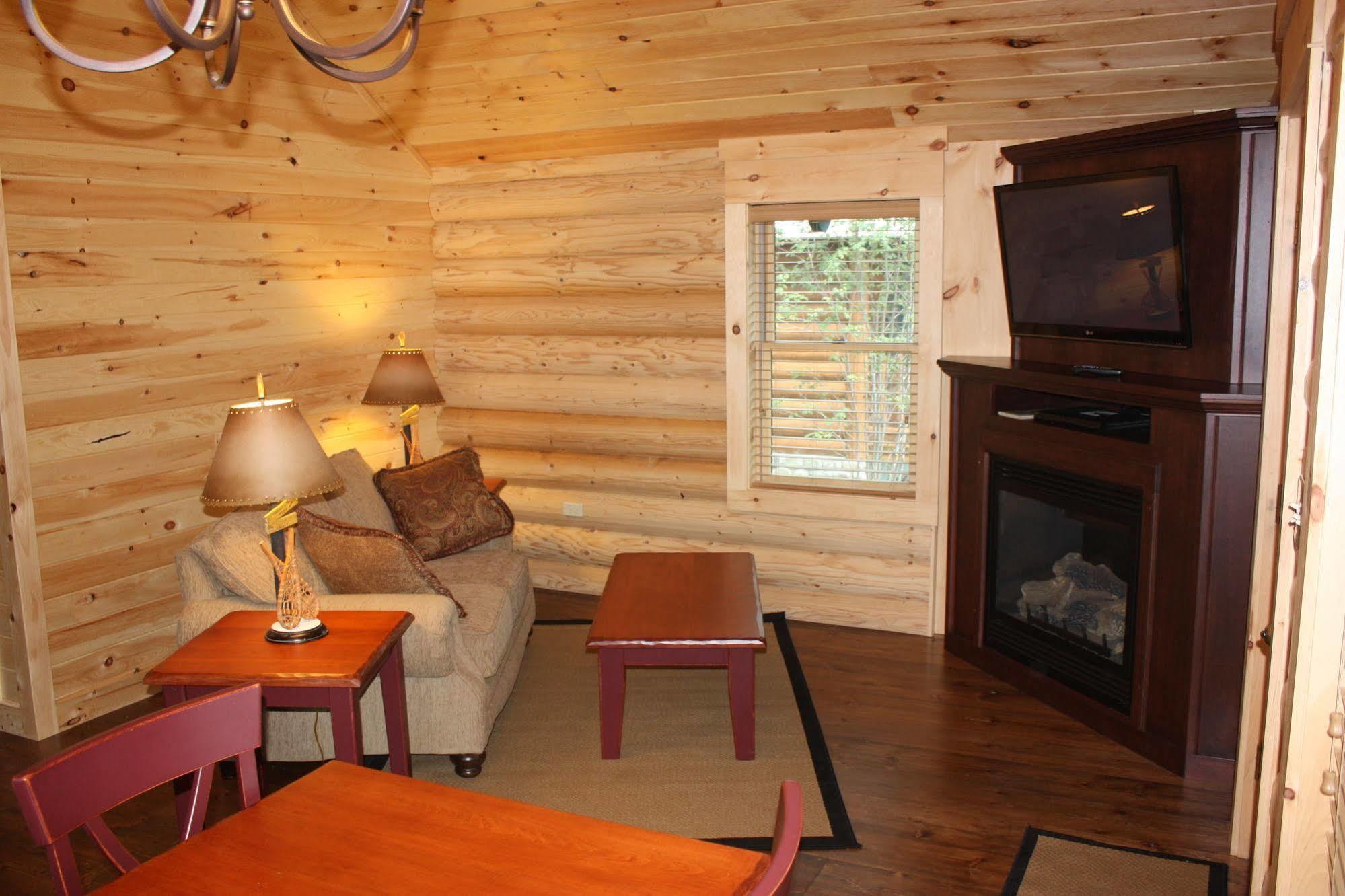 Lake Parlin Lodge & Cabins West Forks Exterior photo