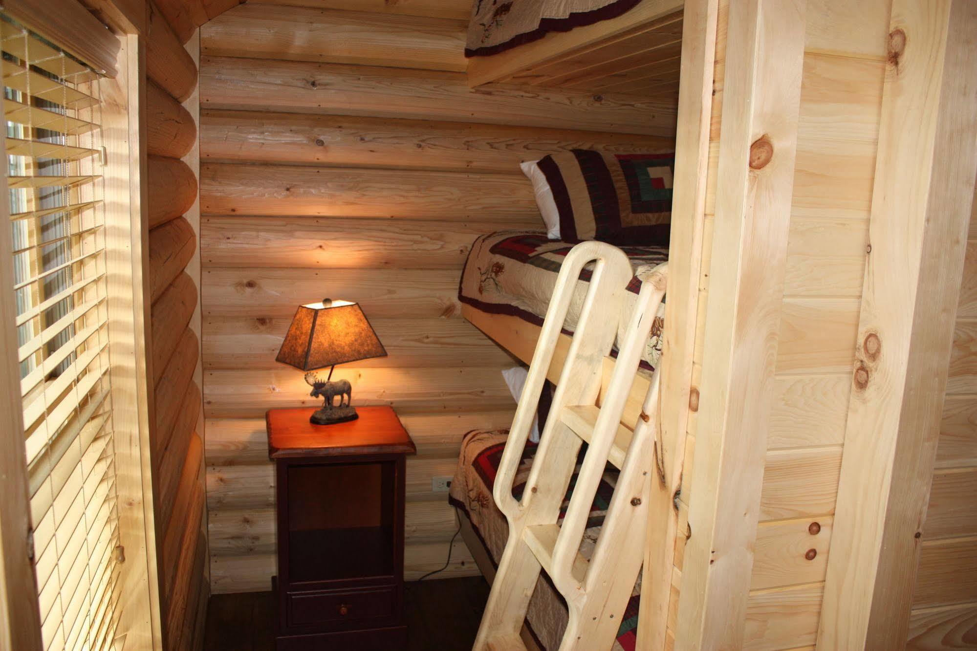 Lake Parlin Lodge & Cabins West Forks Exterior photo