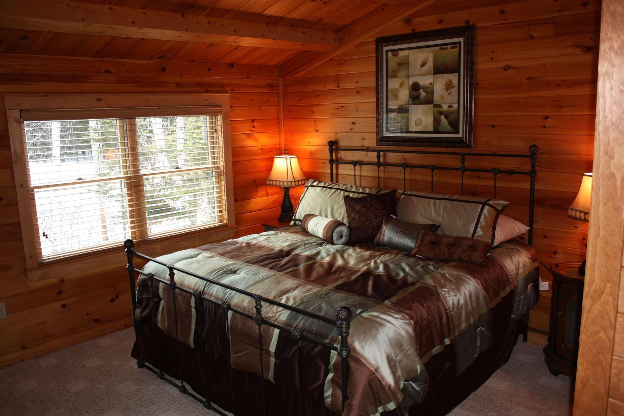 Lake Parlin Lodge & Cabins West Forks Exterior photo