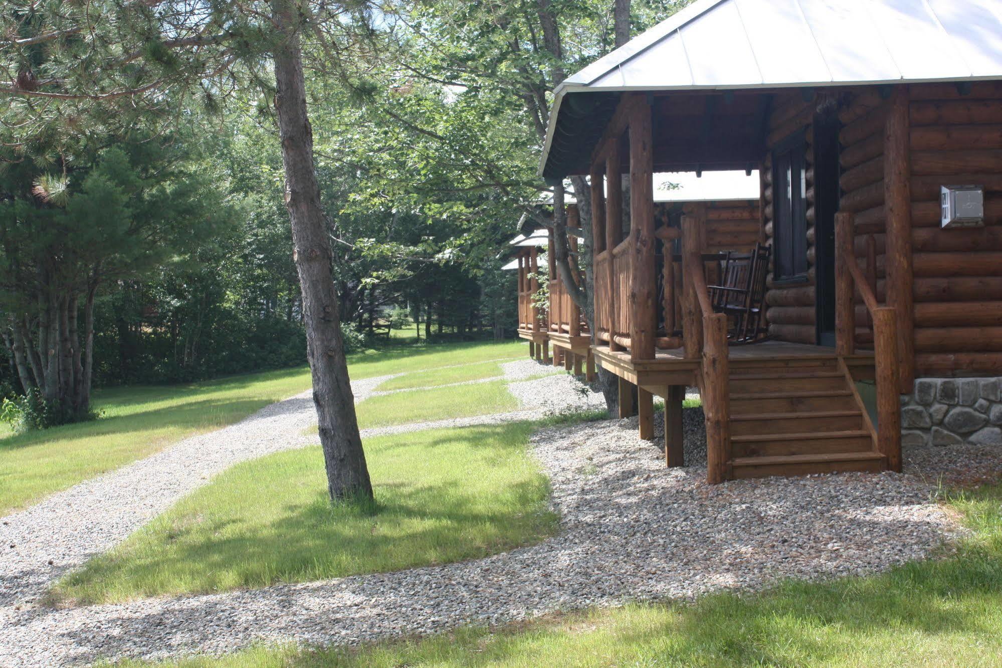 Lake Parlin Lodge & Cabins West Forks Exterior photo